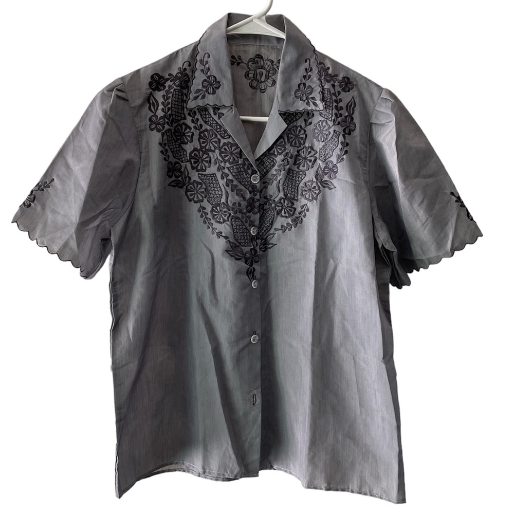 Vintage women’s gray embroidered button up blouse